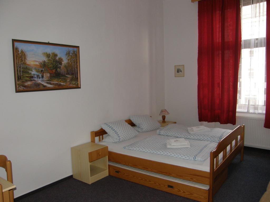 Hotel Filip Ceske Budejovice Oda fotoğraf