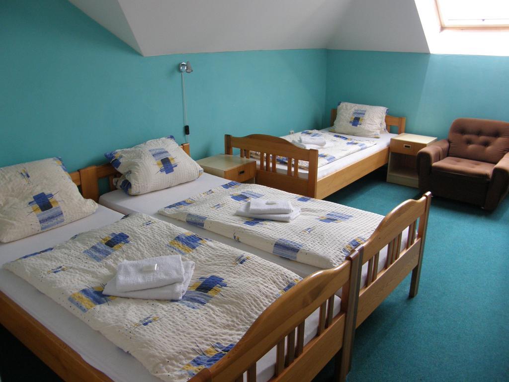 Hotel Filip Ceske Budejovice Oda fotoğraf