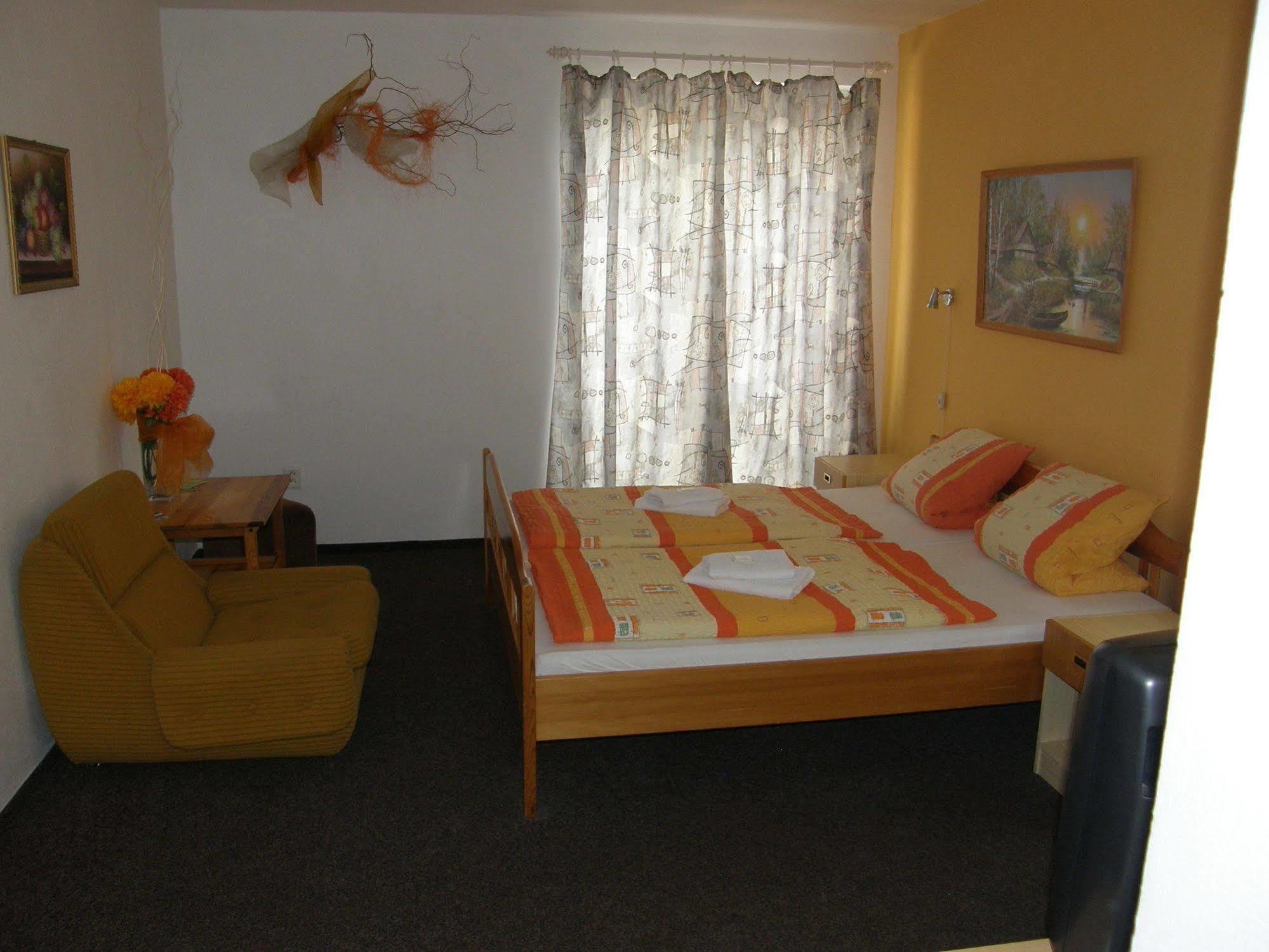 Hotel Filip Ceske Budejovice Dış mekan fotoğraf